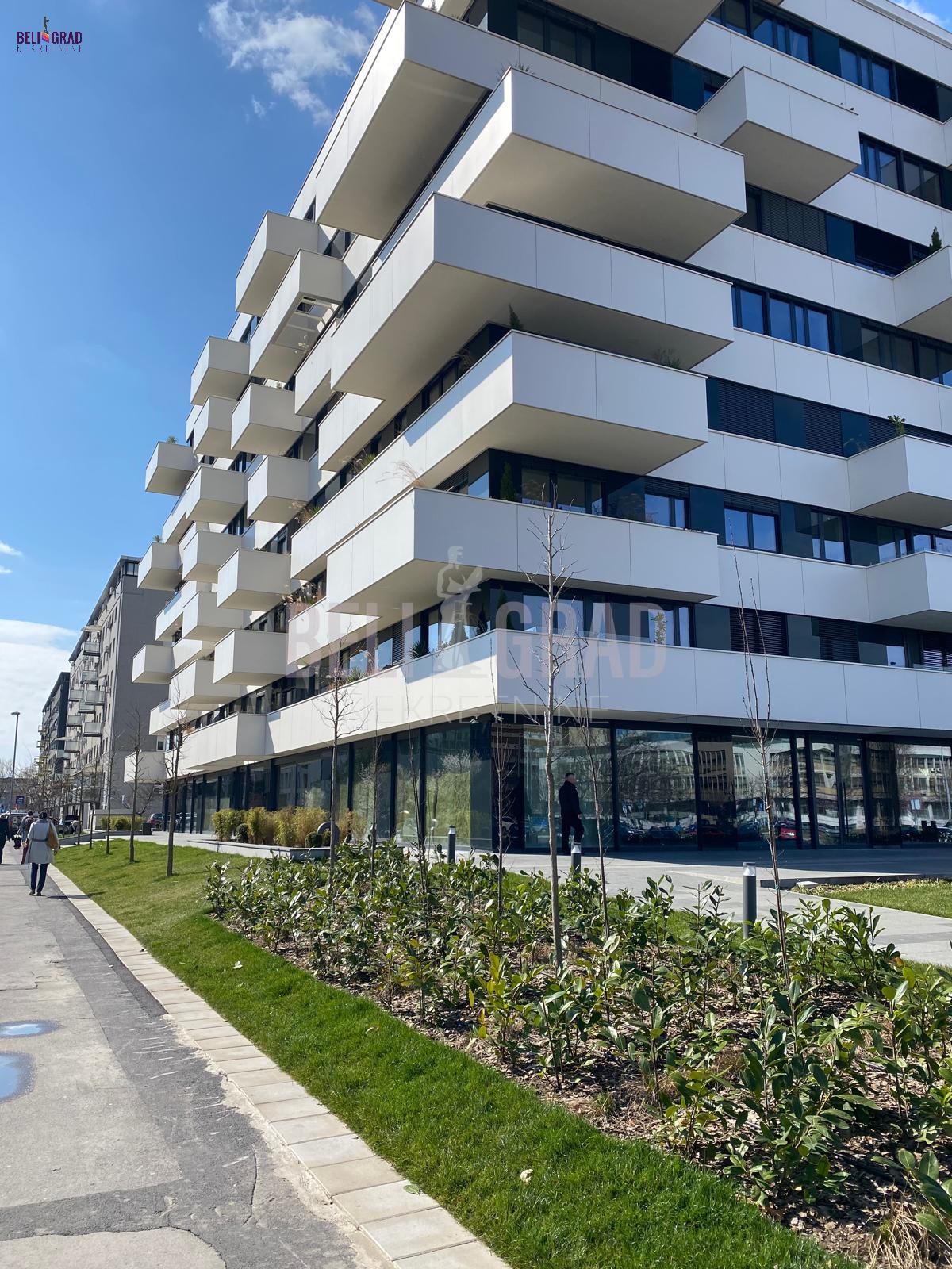 Novi Merkator, Blok 32 (Crkva sv. Dimitrija), lux