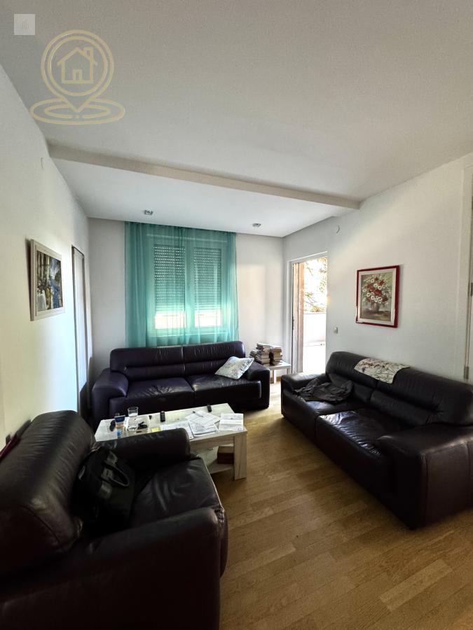 Odličan stan-poslovni prostor od 110 m² sa garažom i  3 parking mesta