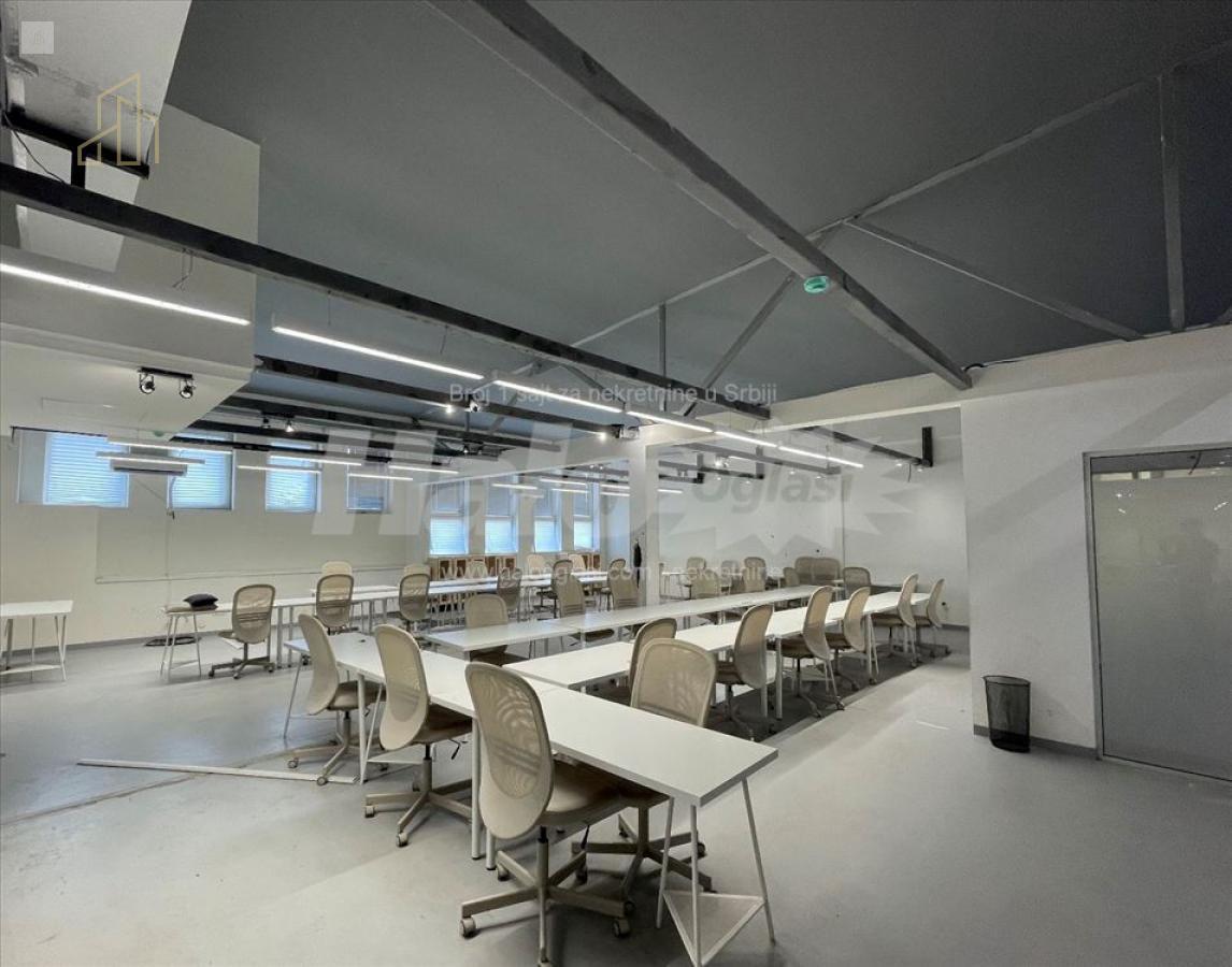 Izdavanje poslovne zgrade Voždovac – 2000 m², opremljeno, odlična lokacija, parking