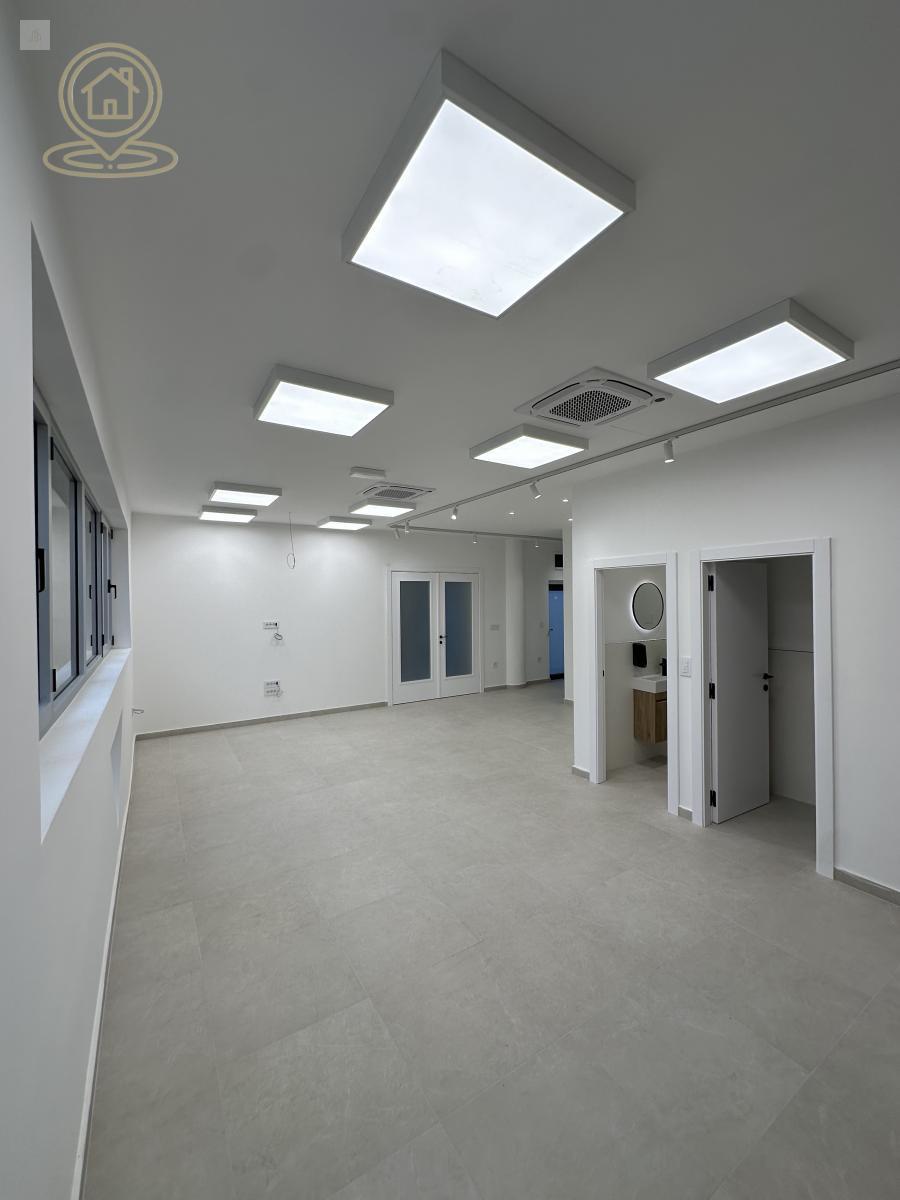 Izdavanje poslovnog prostora Požeška ulica – 96m², renoviran prostor u tržnom centru, odlična lokacija