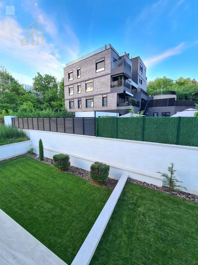 Na prodaju luksuzan četvorosoban stan 180m2 sa dvorištem i garažom – Beli Dvor, nova zgrada