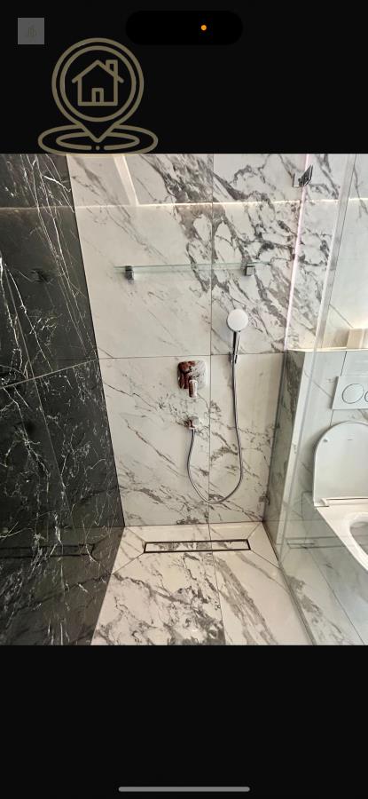 Izdavanje kuće u Sremskoj Kamenici – novogradnja, 180m², bazen, garaža, terasa, pogled na grad