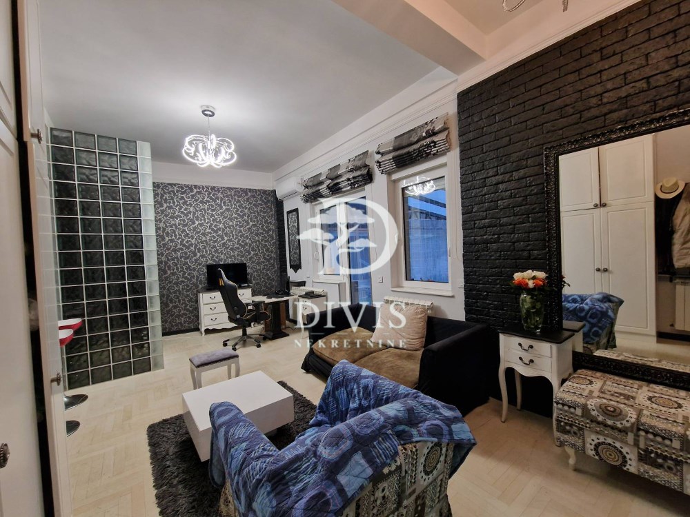 Dvosoban stan sa terasom od 25 m², Vračar, Kalenić