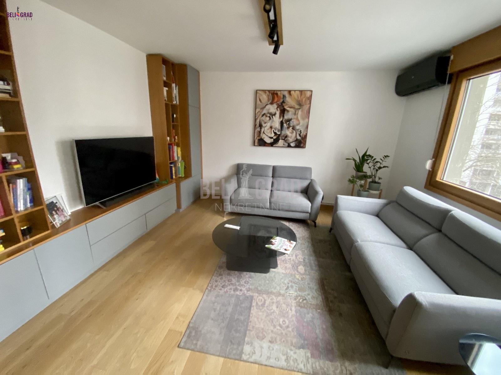 Renoviran, trostrano orijentisan