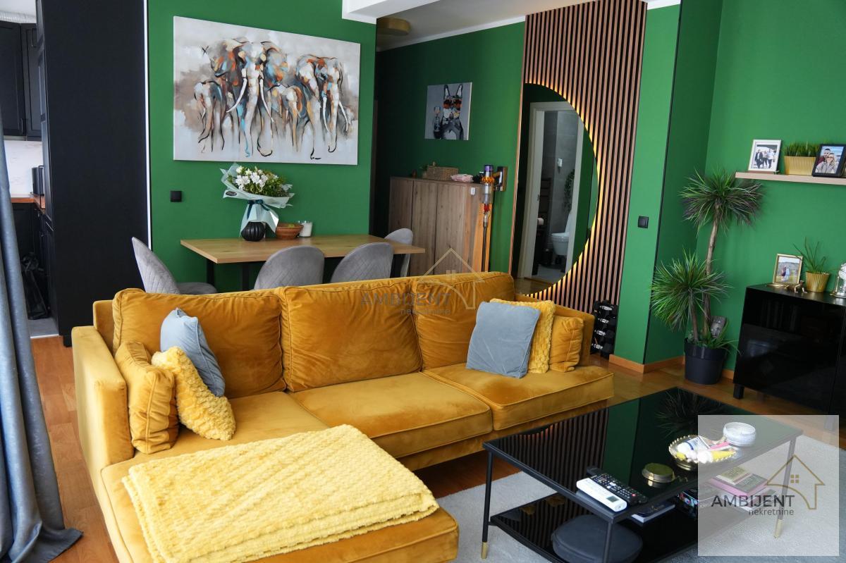 Na prodaju troiposoban stan na Zvezdari,83 m2