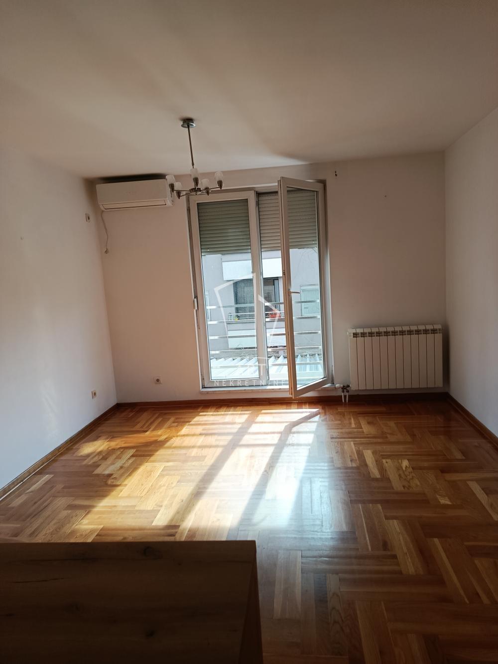 Lekino brdo, Miklošićeva, 38m2 ID#13935