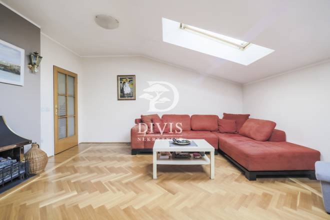 Renoviran 3.5 stan u centru, Maršala Birjuzova, 81m2