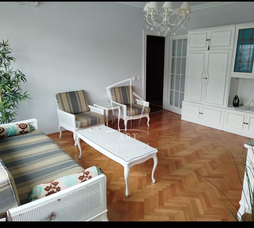 Svetao i funkcionalan stan ID#13941