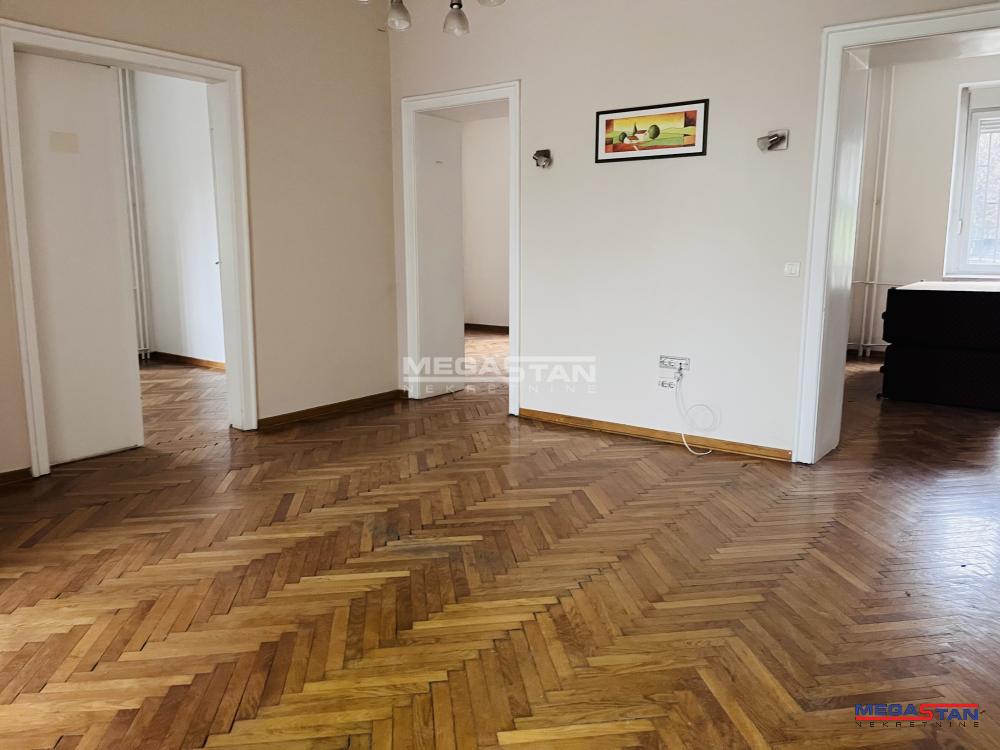 Ustanička, salonac kod specijalnog suda