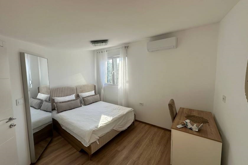 Renoviran trosoban dupleks u mirnom delu Senjaka, 57m2