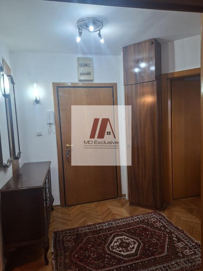 Komforan stan na  Banovom brdu