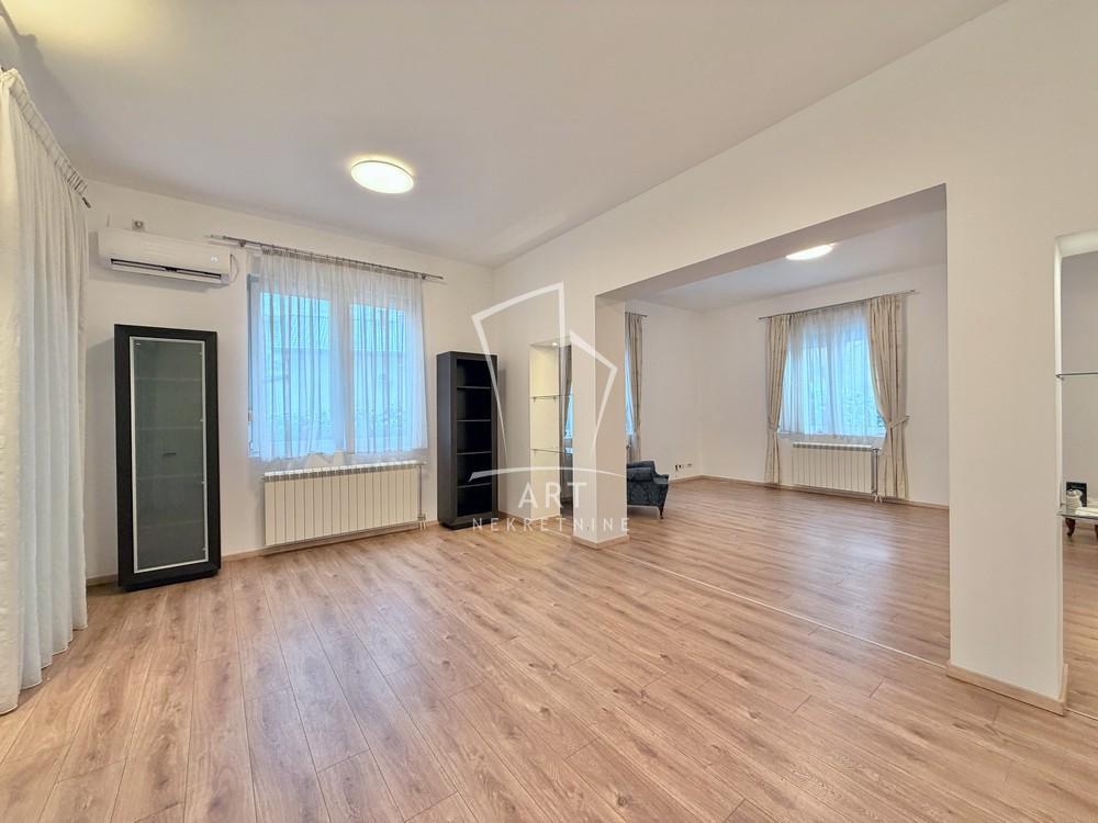 Zasebna kuća, plac 7 ari, parking ID#13977