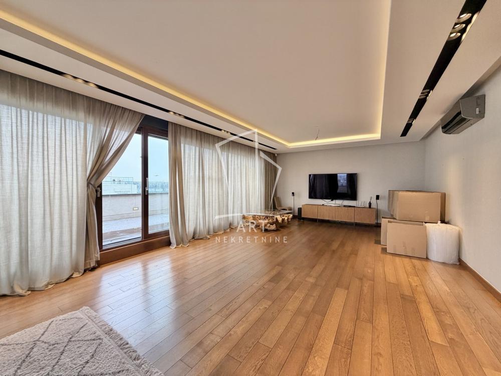 Hram, lux stan sa 2 garažna mesta ID#13956