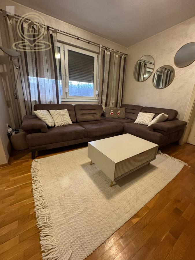 Trosoban stan na Vozdovcu