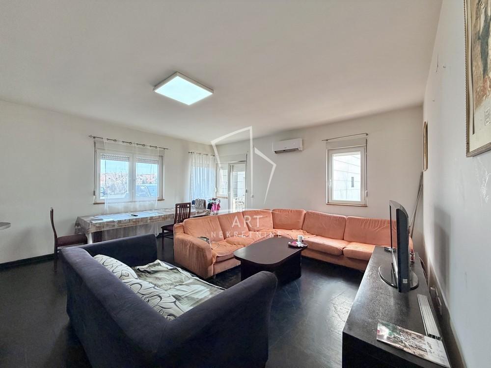 Uknjižen, novija gradnja, 76m2 + terasa 30m2 ID#14102