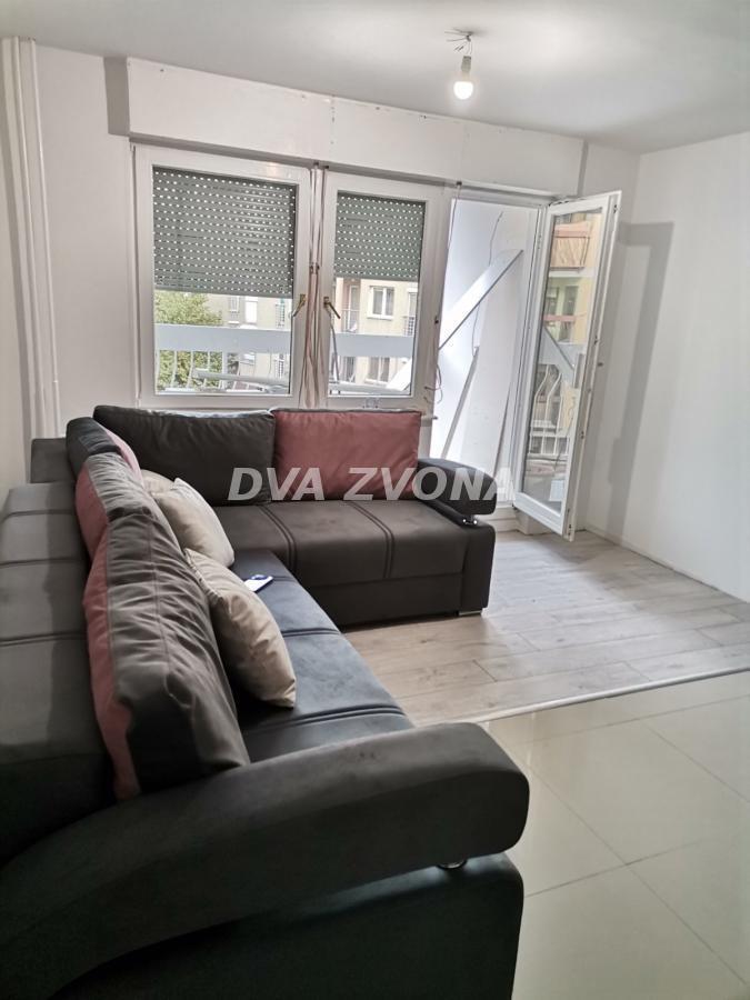Dvosoban stan 53 m² + terasa 8 m²- NOVO NASELJE-Kompletno renoviran!