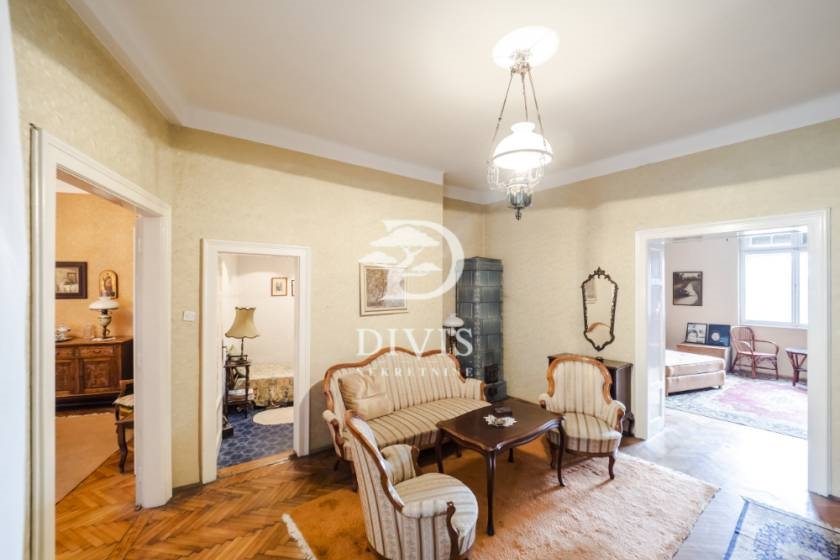 Prostran salonski stan,103 m²,u srcu Beograda, Savski ven