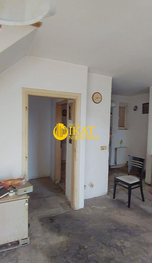 Bogoslovija, duplex 93m2 za kompletno renoviranje, puno pote