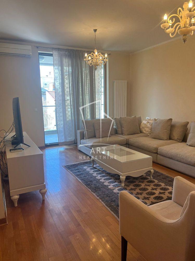 Luksuzan, u samom centru grada, sa gar. mestom ID#14190