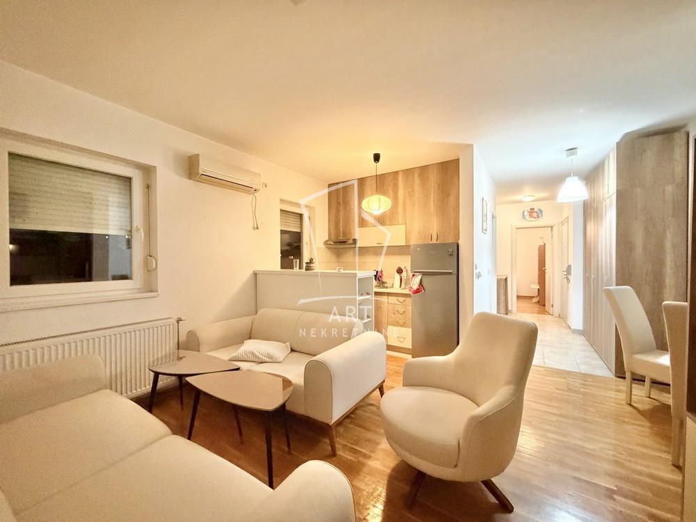 Porodičan stan, mereno 53m2 sa terasom ID#14186