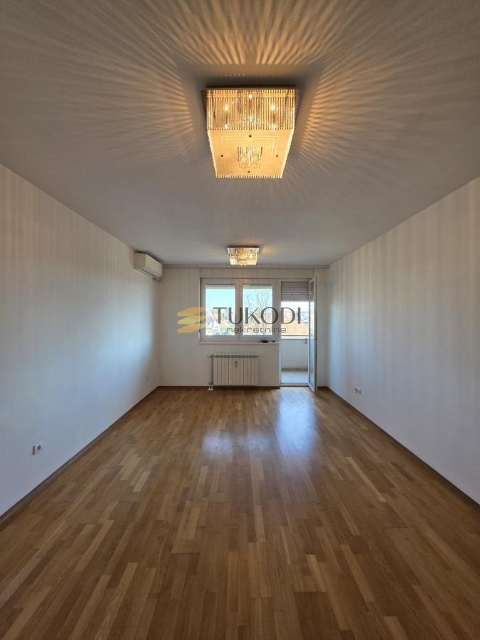 Kvalitetan 4,0 stan od 90m2 sa garažnim mestom