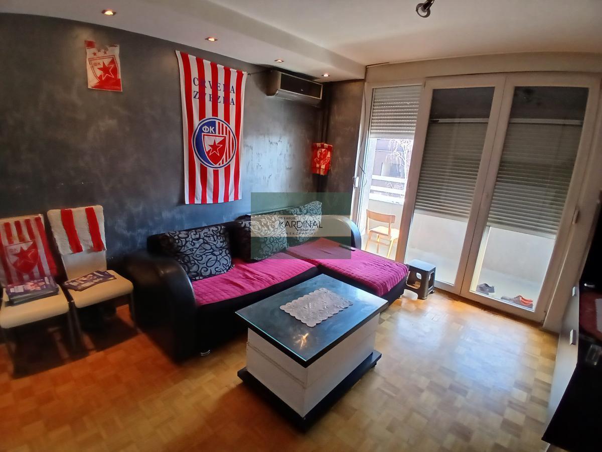 Renoviran,kompletno naešten stan u strogom centru Jagodine