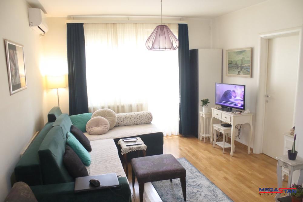 2.0 Đeram pijaca, namešten