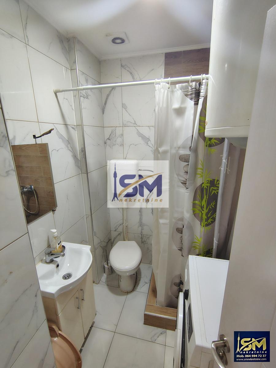 Karaburma, stan 27m2 sa stvarima