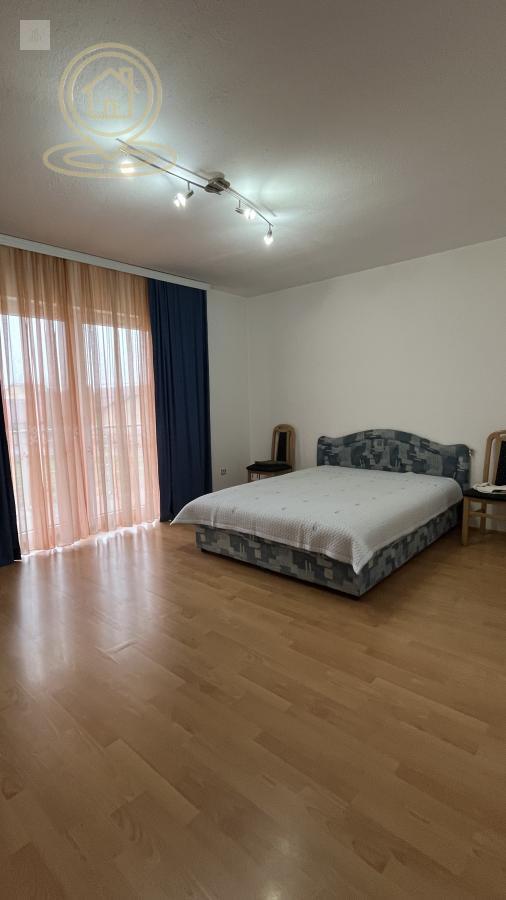 Prodaja kuće moderna kuća 240 m² + garaža 40 m², plac 15 ari, odlična lokacija