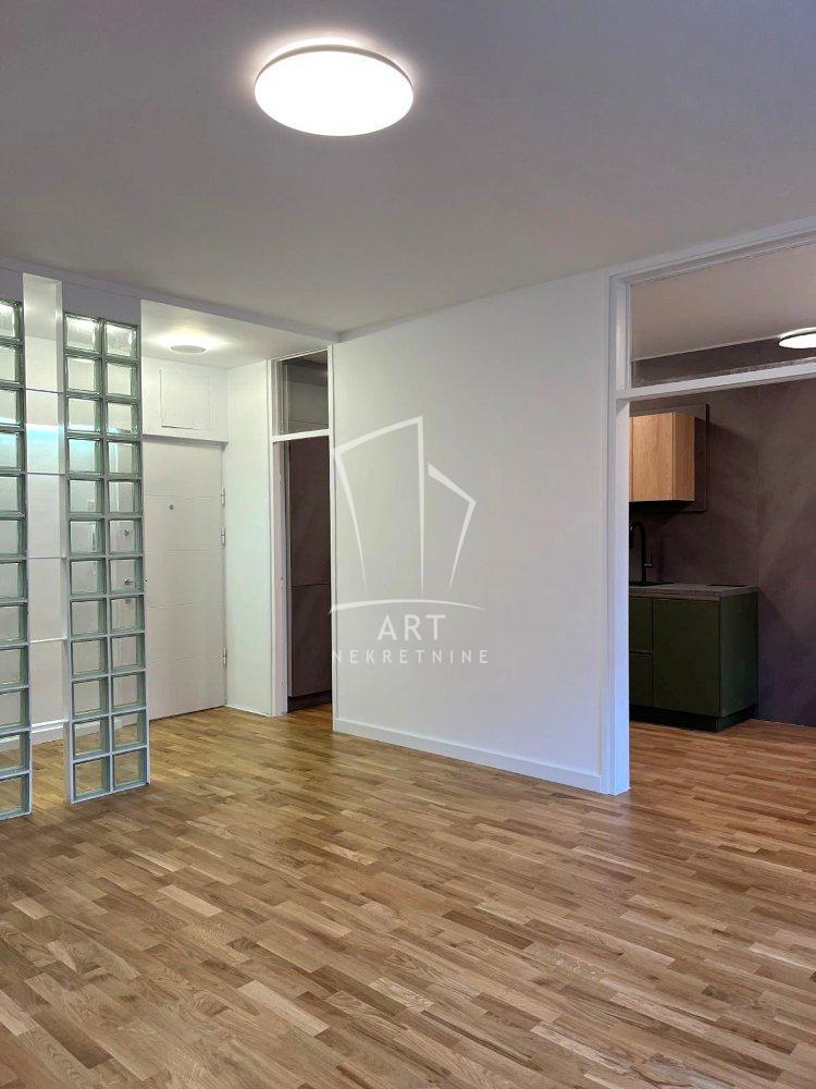 Stan u srcu Banovog brda ID#14234