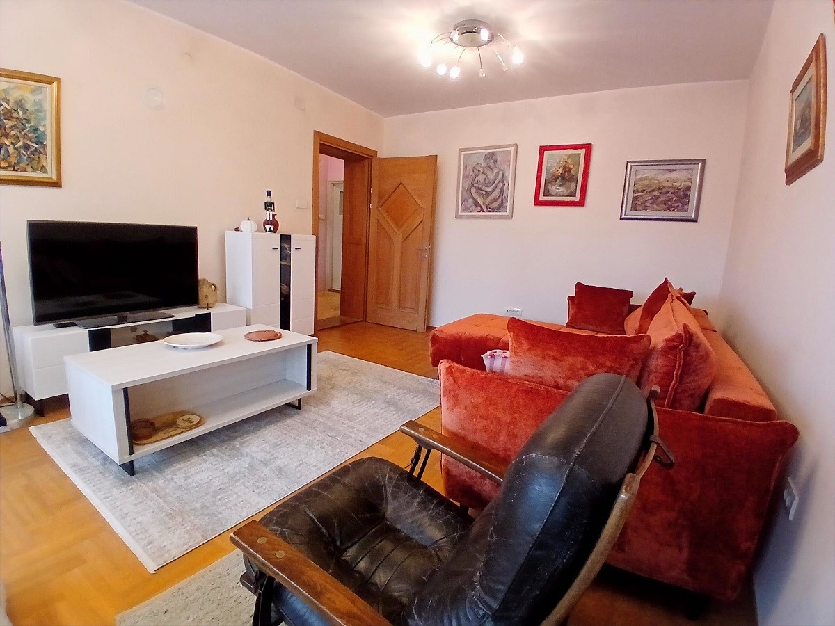 Dvosoban stan za izdavanje na Savskom vencu, 88 m²