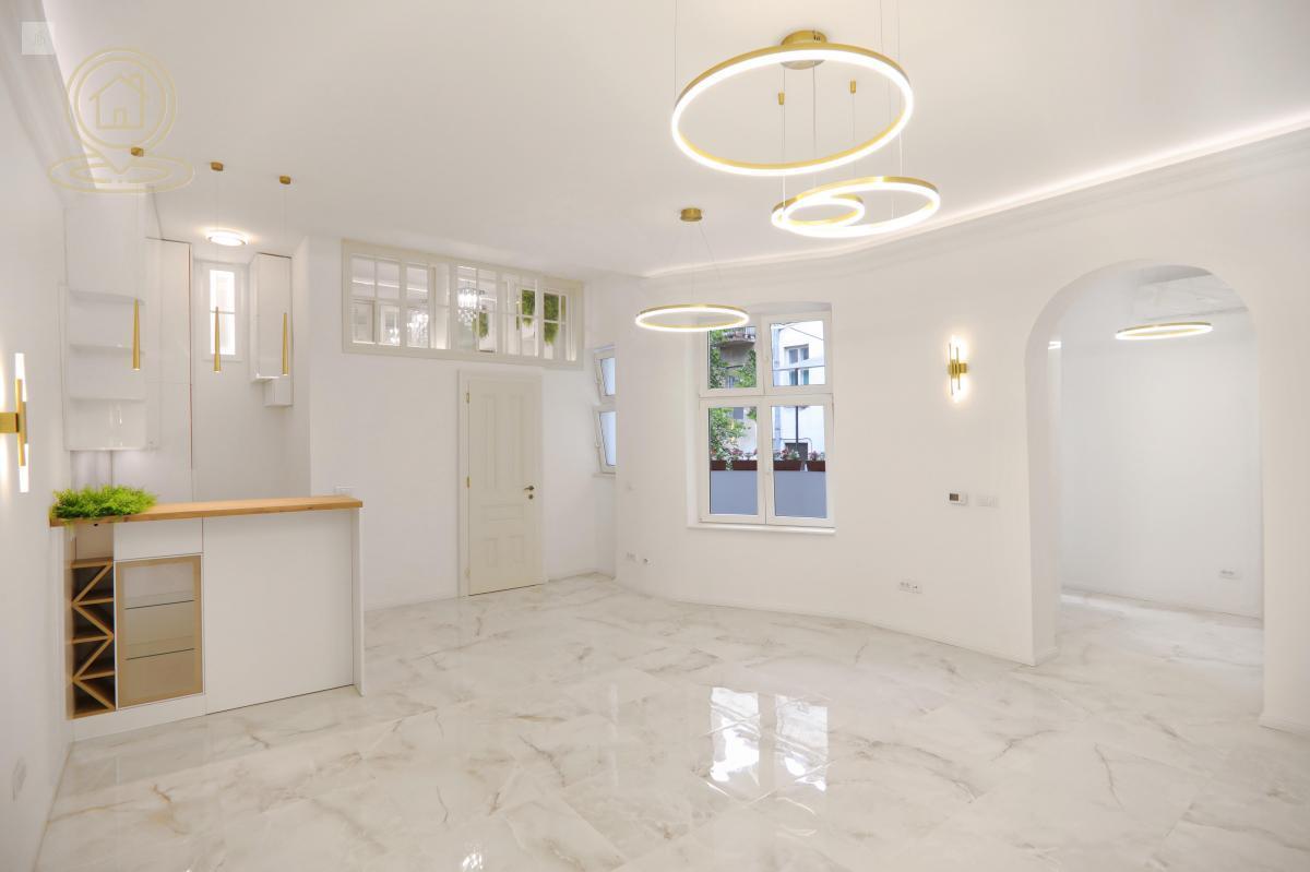 Izdaje se poslovni prostor u centru grada, ukupne površine 120 m²