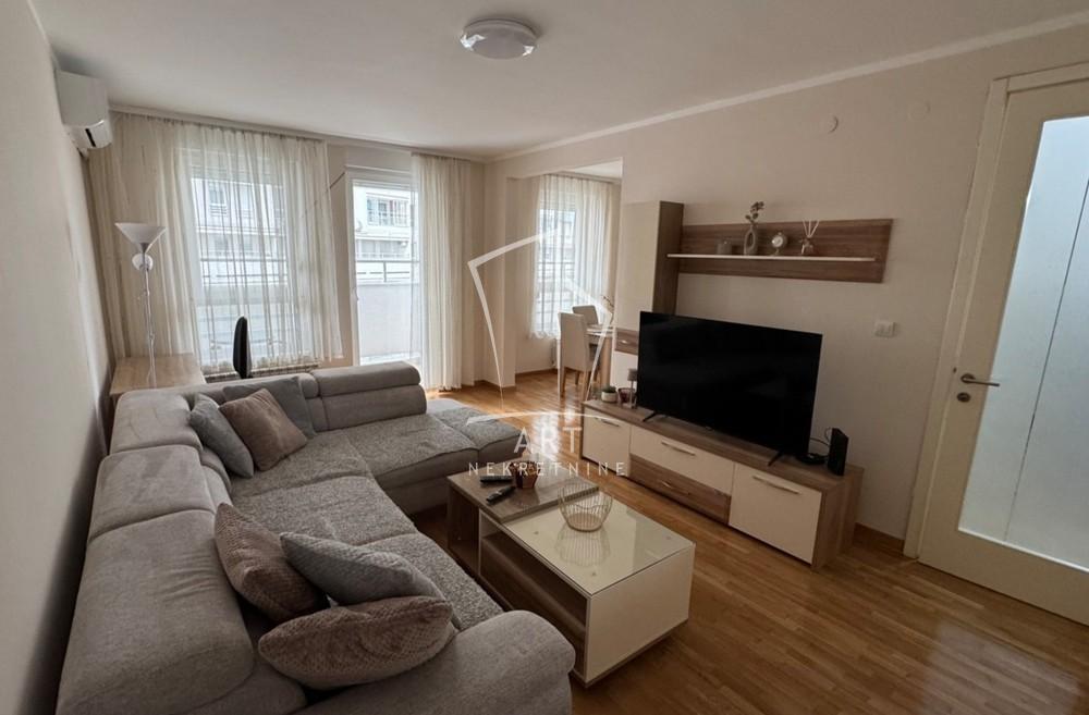 2.0 stan sa garažom u naselju Belville ID#14244