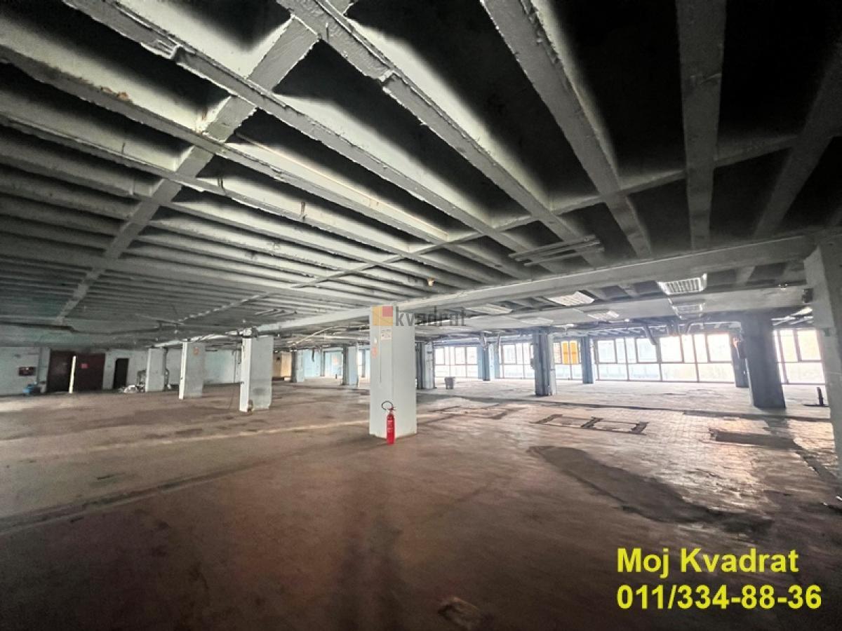 Stari grad - Trg Nikole Pašića, 1400m2