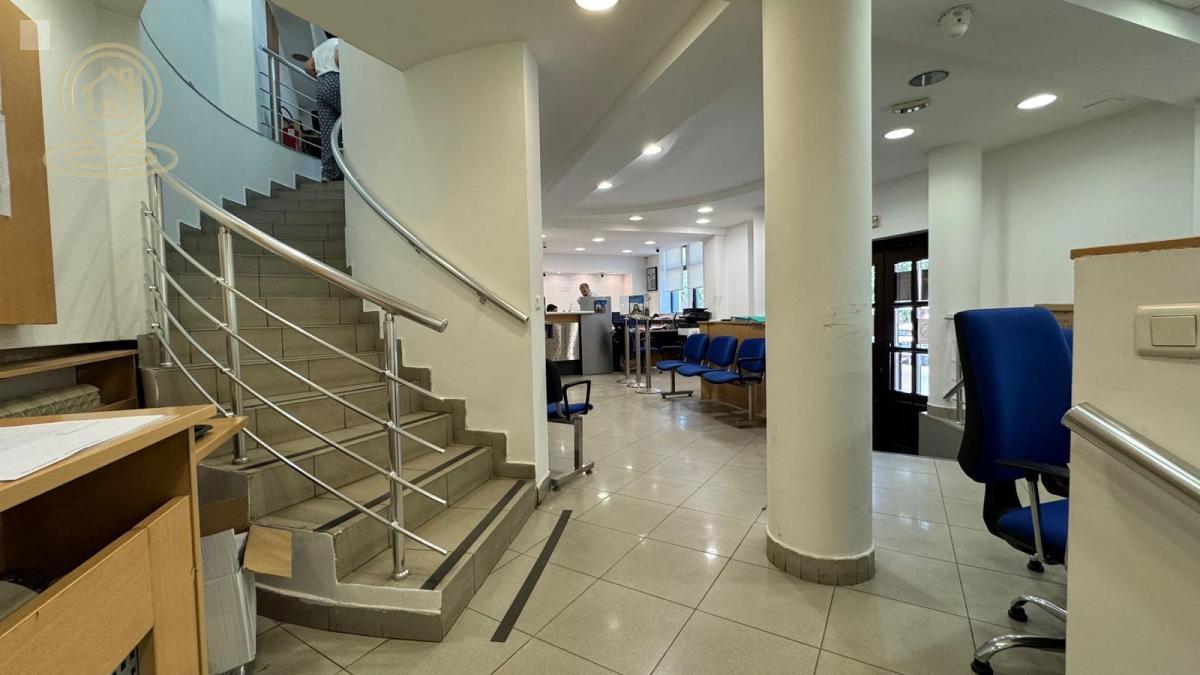 Izdavanje poslovnog prostora u centru Kragujevca – glavna ulica, 202 m²