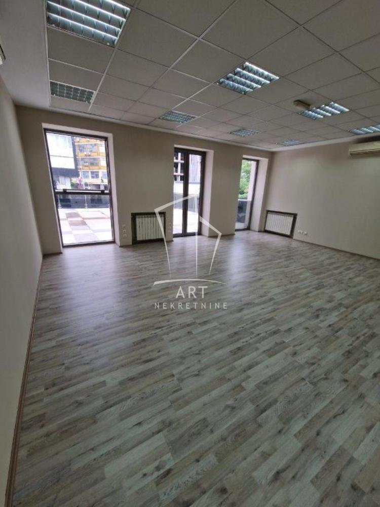 Poslovni prostor, centar Brankova, mereno 216m2 ID#14312