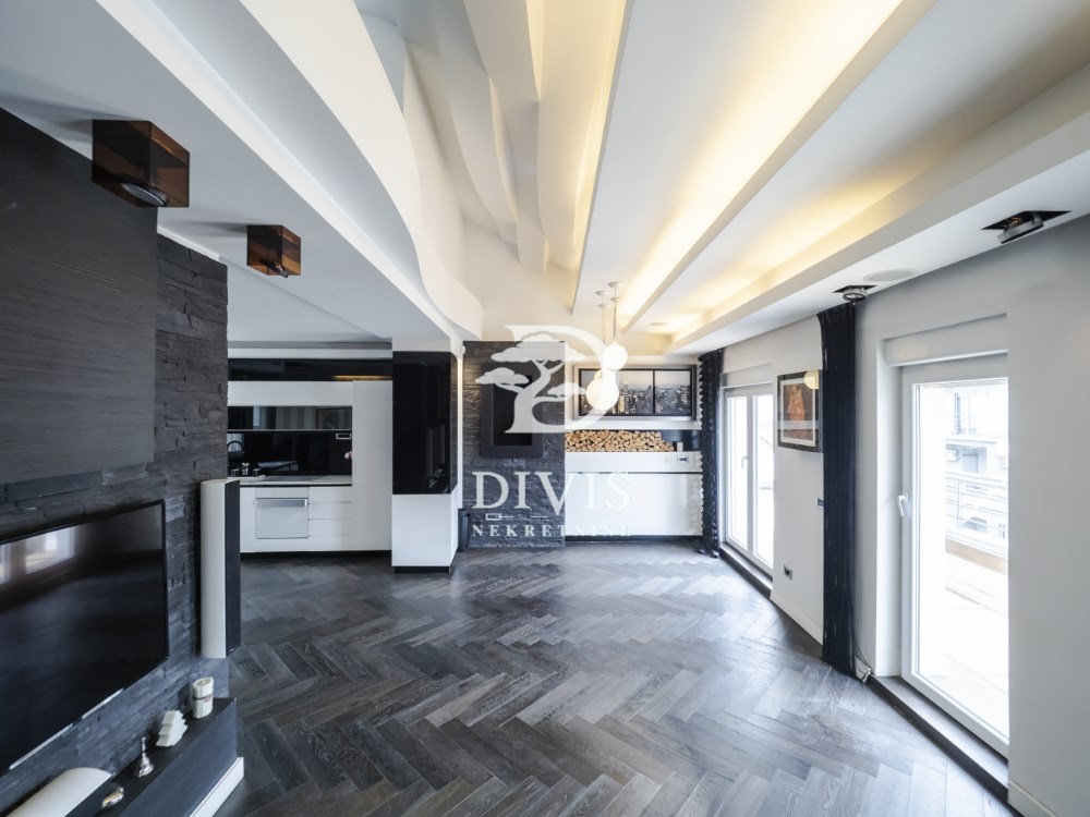 Četvorosoban luksuzan dupleks sa dva garažna mesta, 117m2 