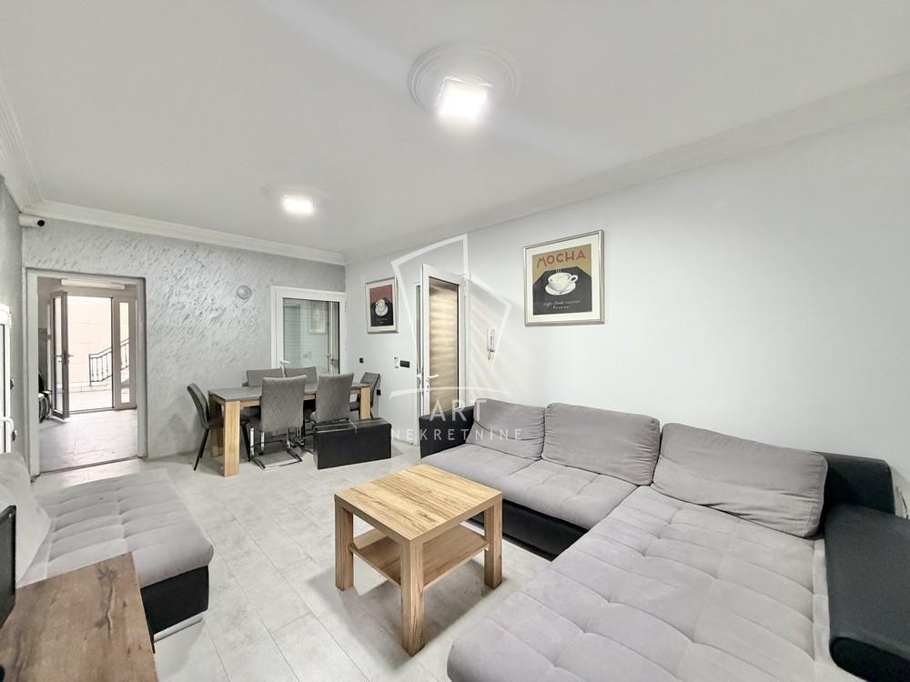 Prostrana kuća, centar Zemuna, pogled na Gardoš ID#14325