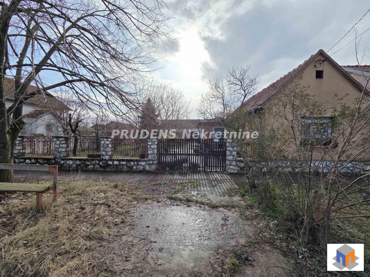 SURČIN - PETROVČIĆ, glavna ulica - centar, uknjiženo