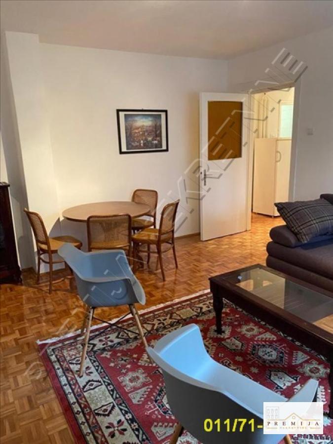 2.0, Vukov spomenik, Albanske spomenice, 47m2