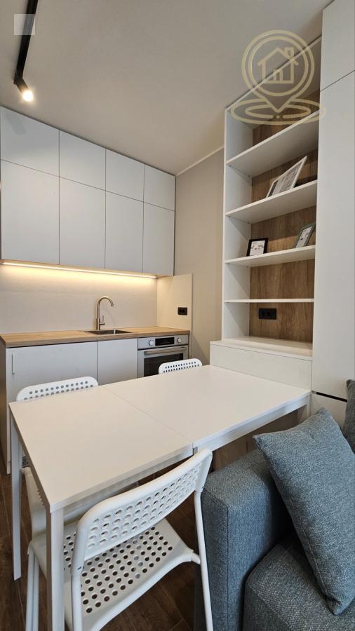 Studio cena sa svim troškovima 500€ dostupan od 1. Aprila