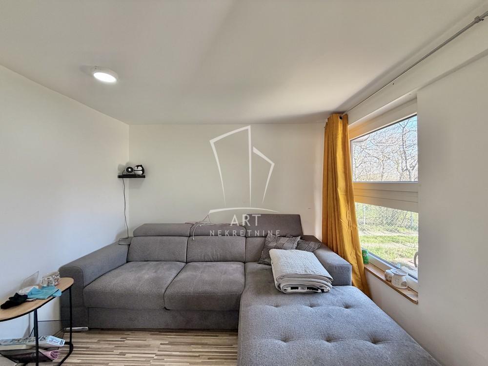 Bajkovita kuća, 68m2, na placu od 788m2,blizina vode, mir i 