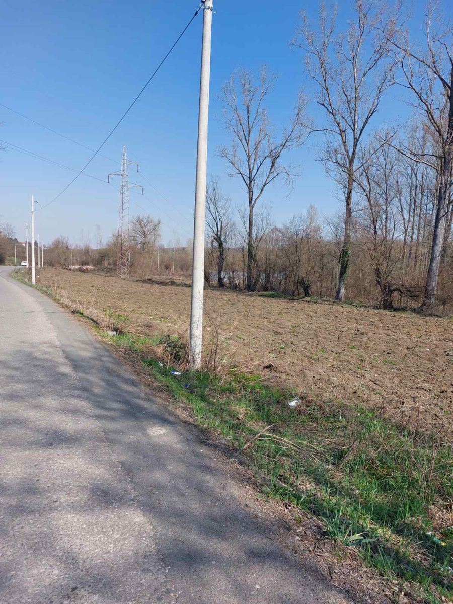 Velika Moštanica 45 ari, put, uknjiženo