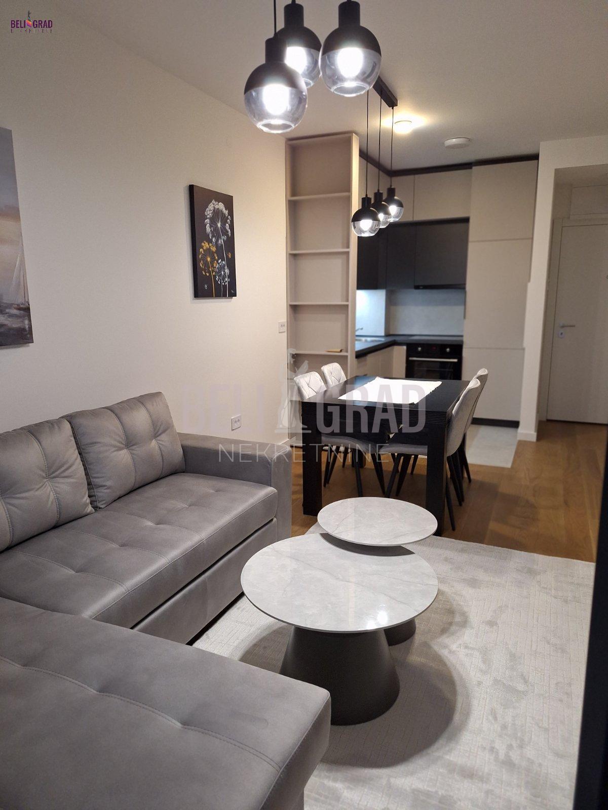 Nov, Lastavice, garažno mesto