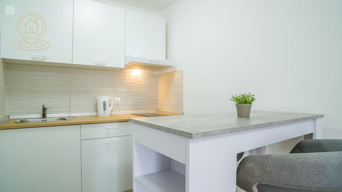 Garsonjera 28 m² Centar | Kosovska | Terasa | Renovirano | Namešteno