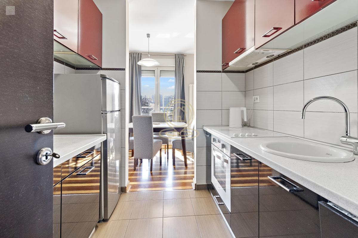 ZELENI VENAC, RENOVIRAN STAN,  GARAŽNO MESTO