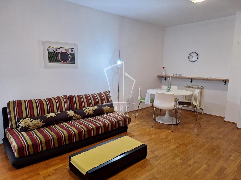 Stan u blizini Cvetkove pijace, mereno 49m2 ID#14431