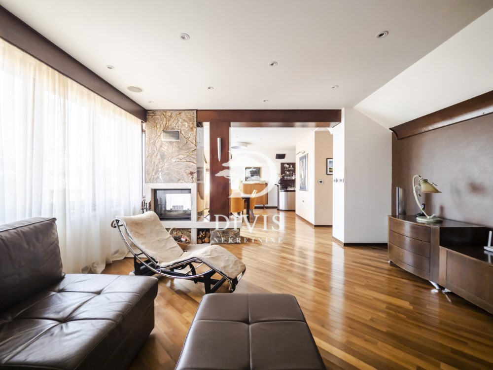 Luksuzan dupleks stan na Vračaru sa tri spavaće sobe,163m2