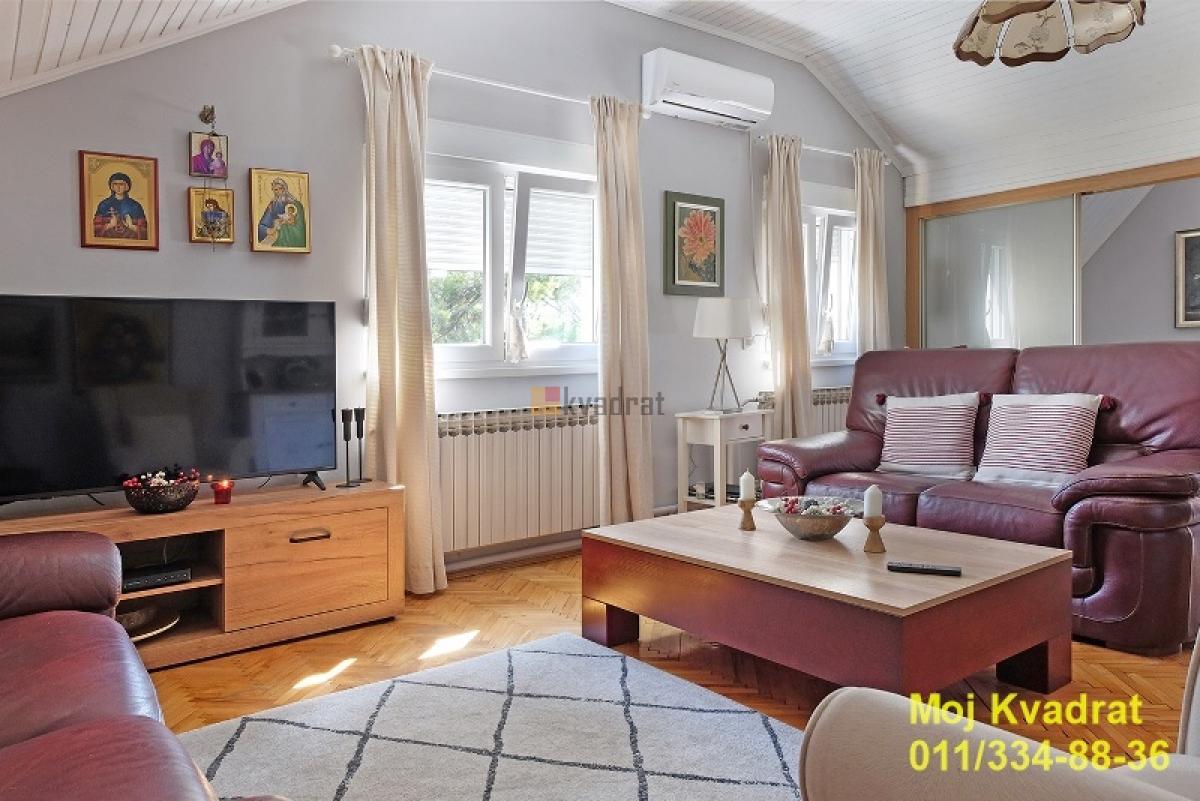Zemun, Zemun polje - Pere Kosorića, 100m2