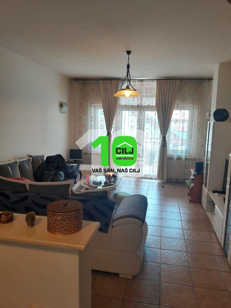 Učiteljsko naselje, 2 kuće, 277m2 i 57m2 + garaža, 3,3 ara I